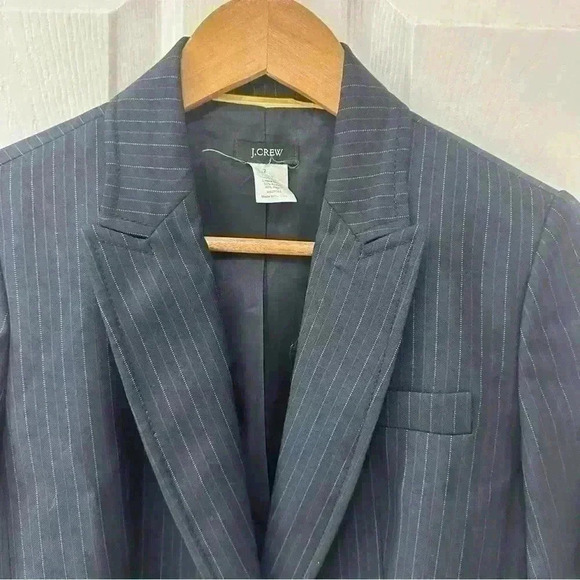 J. Crew Ladies Navy Blue Pinstripe Blazer with Button Closure size 2 Business - Picture 2 of 10